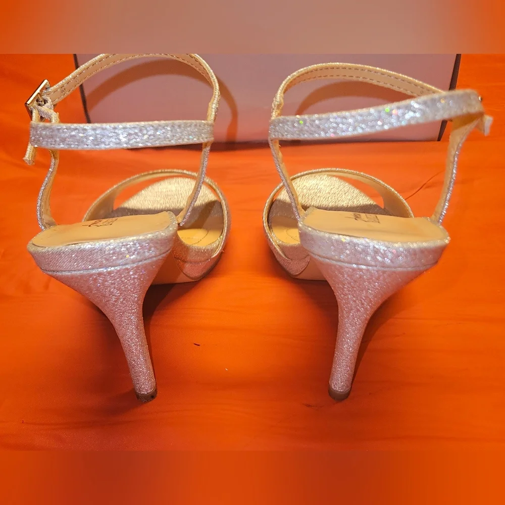 Badgley Mischka Elegant Silver High Heel Diamond Pumps sz6.5 w/Clutch E.U.C. - Picture 6 of 10